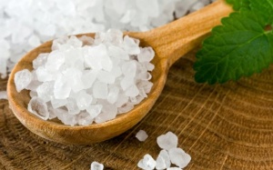 Cách tẩy tế bào chết tại nhà bằng muối biển cho da sáng đẹp