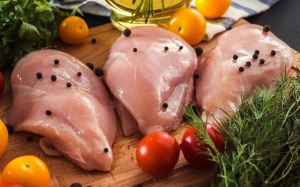 Tại sao không nên ăn lườn gà có những vệt màu trắng?