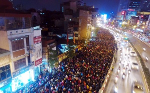 Biển người cầu an ở chùa Phúc Khánh