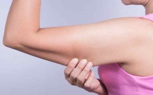 'Thủ phạm' nào khiến mỡ thừa tích tụ dưới cánh tay?