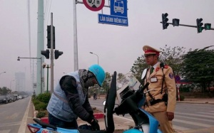 Hàng loạt tài xế lấn làn bus nhanh bị xử phạt