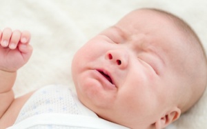 Mẹ nên ăn gì để trẻ sơ sinh không bị táo bón?