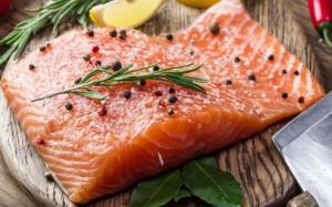 Ăn quá nhiều thực phẩm 'rác', đừng quên ăn cá béo!