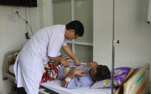 Lần đầu tiên phẫu thuật Miles nội soi cắt ung thư trực tràng thấp