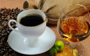 Đừng tưởng caffeine giúp ngăn ngừa chứng mất trí nhớ do rượu bia