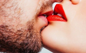 8 lợi ích sức khỏe đáng ngạc nhiên của nụ hôn