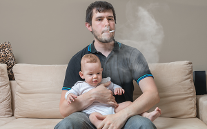 Video: Hít khói thuốc lá cũng gây hại như khi hút thuốc lá!