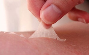 Hỏng nhan sắc do lột da để 'trắng như Ngọc Trinh'