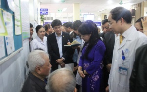 Bệnh nhân “phát sợ” vì chờ đợi khám tại Xanh pôn