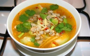 Mát lòng canh hến nấu bí xanh