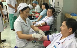 200 y bác sỹ hiến máu nhân đạo mừng ngày Thầy thuốc Việt Nam