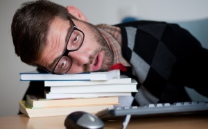 Vì sao bạn luôn cảm thấy buồn ngủ?