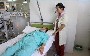 Cứu sống nữ bệnh nhân nguy kịch, đòi chuyển viện vì sỏi ống mật chủ