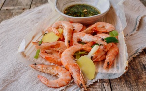 Món ngon cuối tuần: Tôm luộc theo kiểu Trung Hoa