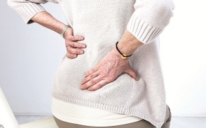 Thoái hóa đốt sống, thoát vị đĩa đệm nên điều trị thế nào?