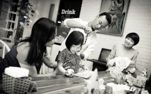 Gửi ảnh 'những ông bố Việt làm việc nhà' để nhận ngay 10 triệu!