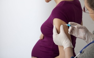 Nên tiêm vaccine ho gà nếu đang mang thai