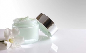 Pháp: Công bố 400 loại hóa mỹ phẩm có thành phần gây hại