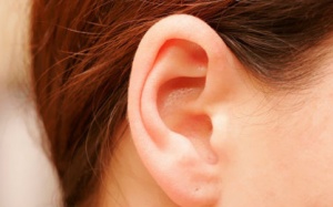 Tai bạn tiết lộ điều gì?