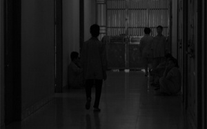 Người phụ nữ phải nhập viện tâm thần vì... không được ngủ với chồng