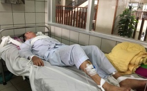 Xót xa hình ảnh bệnh nhân run rẩy, bị trói chặt vào giường bệnh
