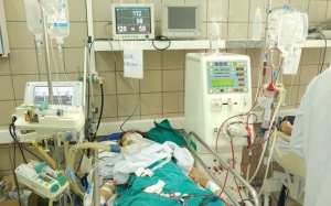 Thủ tướng chỉ đạo truy nguồn rượu độc khiến nhiều người Hà Nội nhập viện