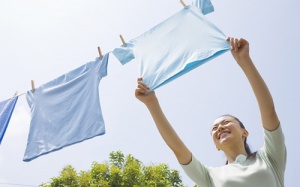 Mẹo giặt và phơi quần áo nhanh khô trong ngày nồm ẩm