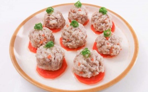 Món ăn mới lạ: Thịt viên cà rốt hấp