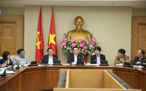 Phó Thủ tướng Vũ Đức Đam “hóa giải” cuộc đối thoại gay gắt giữa doanh nghiệp và Bộ Y tế