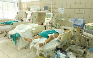 Thêm một người tử vong do uống rượu chứa methanol tại Hà Nội