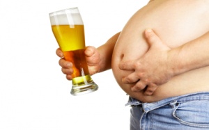 Video: Rượu bia ảnh hưởng thế nào đến cân nặng?