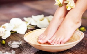 Cách đơn giản giúp bạn có đôi chân mềm mại