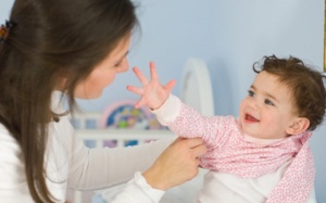 Chăm sóc con trẻ trong những ngày mưa phùn nồm ẩm