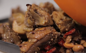 Gà xào cay kiểu Tứ Xuyên - ấm bụng ngày mưa