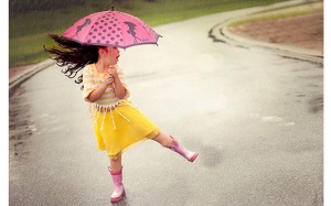 Ra quá nhiều mồ hôi vào ngày mưa, nồm ẩm phải làm sao?