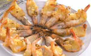 Cuối tuần làm tôm nướng bơ tỏi đãi cả nhà