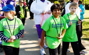 Làm sao để nhận biết trẻ bị động kinh thể cười?