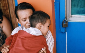 Ngày Quốc tế Hạnh phúc, nghe mẹ con 'cậu bé xếp dép' kể về 15 ngày kỳ diệu mà họ vừa trải qua