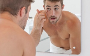 Video: Tư thế ngủ cũng có thể khiến da nhăn nheo và chảy xệ