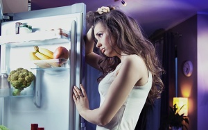 Nhịn ăn buổi tối để giảm cân, nhưng đói đêm phải làm sao?