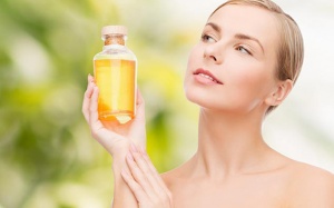 Ngỡ ngàng với tình trạng da và mụn sau khi rửa mặt với dầu