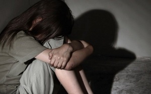 Cha mẹ cần làm gì khi phát hiện con bị lạm dụng tình dục?