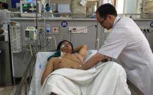 Hái nấm rừng ăn, 3 người trong một gia đình nguy kịch tính mạng