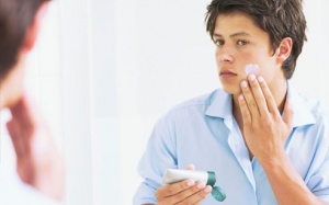 Đâu là nguyên nhân khiến tôi mọc mụn?