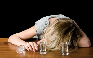 Vì sao methanol có nhiều trong rượu nấu thủ công?