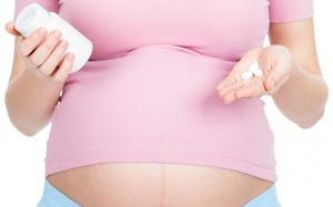 Vì sao mẹ bầu cần acid folic?