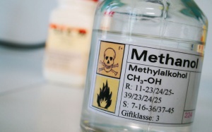 Làm sao để nhận biết rượu chứa methanol cực kỳ nguy hiểm?