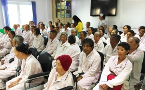 Tặng 100 ca phẫu thuật mắt cho bệnh nhân nghèo