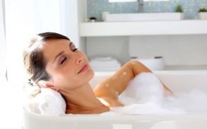 Tắm bồn nước nóng giúp giảm cân?