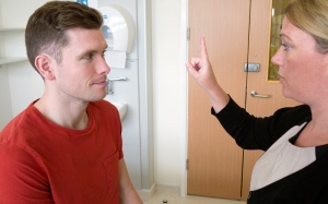 Tổn thương hoàng điểm có chữa được không?